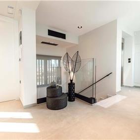 3 bedroom penthouse apartment with pool in Chania town, sleeps 6